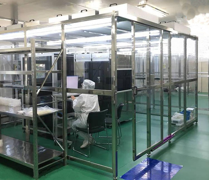 潔凈棚是一種較為基礎的潔凈環(huán)境設施，主要用于對環(huán)境潔凈度要求不高但需要一定控制的場合。